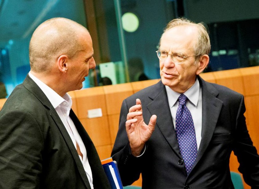 «Περιζήτητος» ο Βαρουφάκης στο Eurogroup (pics)