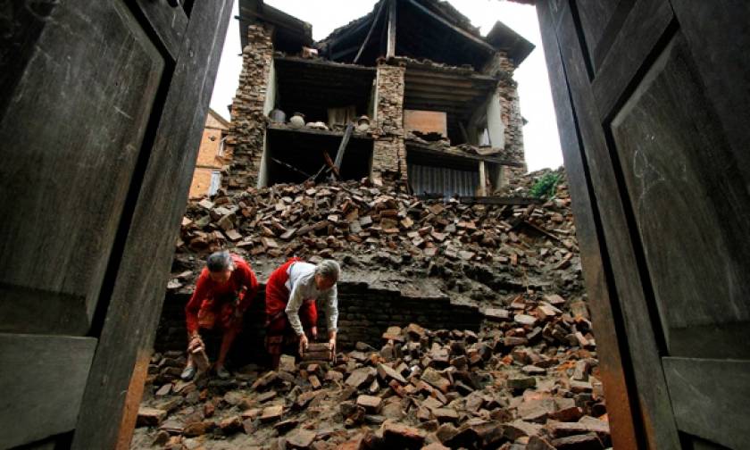 Νεπάλ: Σεισμός 7,4 βαθμών σπέρνει τον πανικό στο Κατμαντού