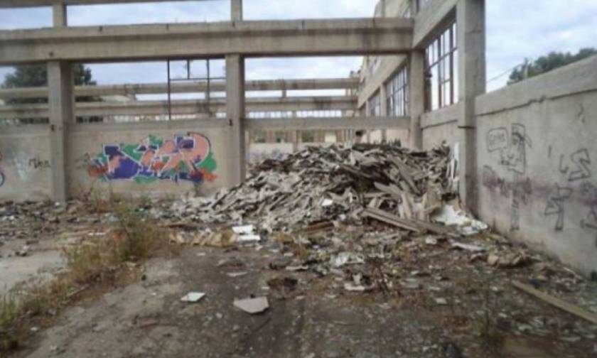 Θεσσαλονίκη: Κινητοποίηση για τα συντρίμμια αμίαντου που βρέθηκαν δίπλα σε σχολεία