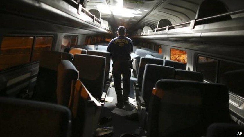 ΗΠΑ: 5 νεκροί από τον εκτροχιασμό τρένου - Αναζητούν επιζώντες στα συντρίμμια