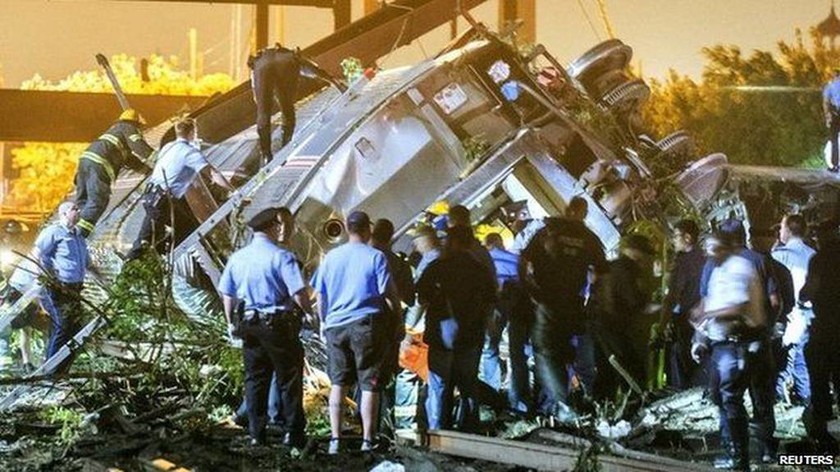 ΗΠΑ: 5 νεκροί από τον εκτροχιασμό τρένου - Αναζητούν επιζώντες στα συντρίμμια