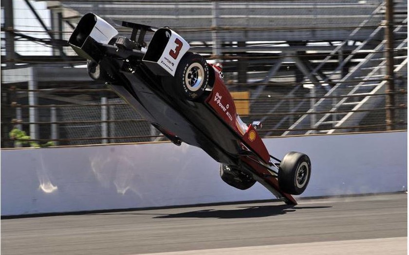 IndyCars: Τρομακτικό ατύχημα του Helio Castroneves (φωτό & video)