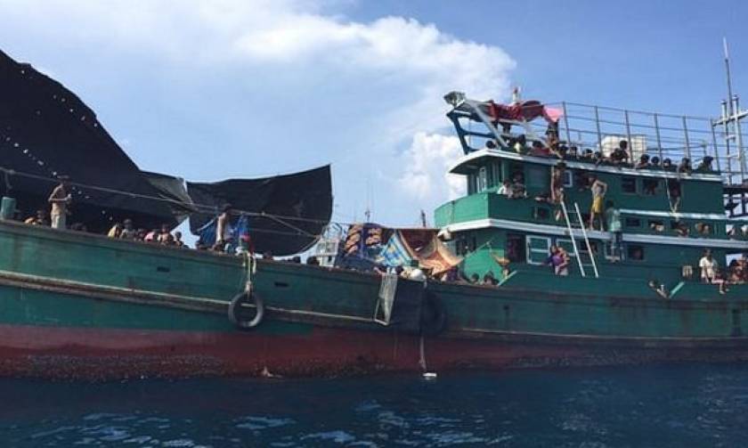 Παγιδευμένοι στη θάλασσα παραμένουν εκατοντάδες μετανάστες Ροχίνγκια