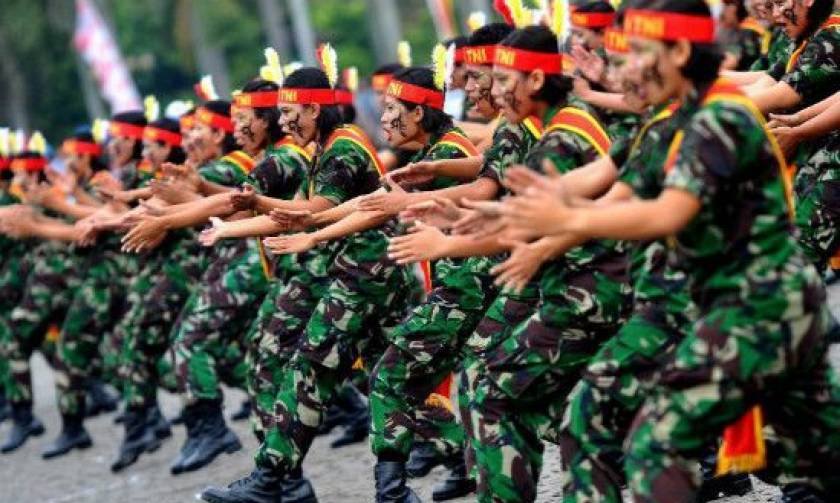 Ινδονησία: Μόνο παρθένες πιστοποιημένες γίνονται δεκτές στο στρατό