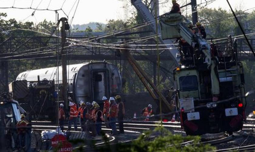 ΗΠΑ: Στους οκτώ οι νεκροί του σιδηροδρομικού δυστυχήματος στη Φιλαδέλφεια