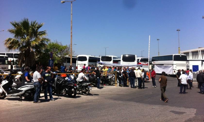 Ηράκλειο: Απεργία και συγκέντρωση διαμαρτυρίας των οδηγών τουριστικών λεωφορείων για τη ΣΣΕ (Video)
