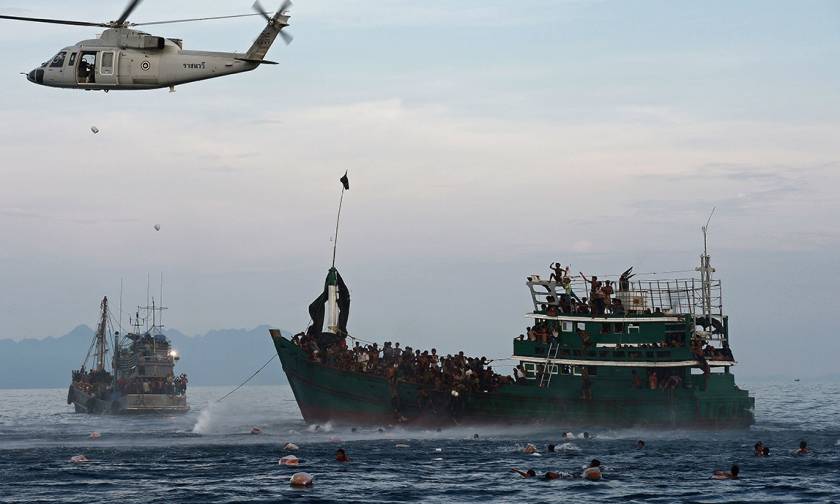 Ταϊλάνδη: Οι Αρχές απομάκρυναν από τις ακτές πλοίο γεμάτο μετανάστες