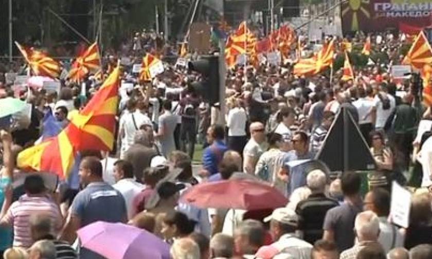 Σκόπια: Περισσότερα από 40.000 άτομα ζήτησαν την παραίτηση του Γκρουέφσκι