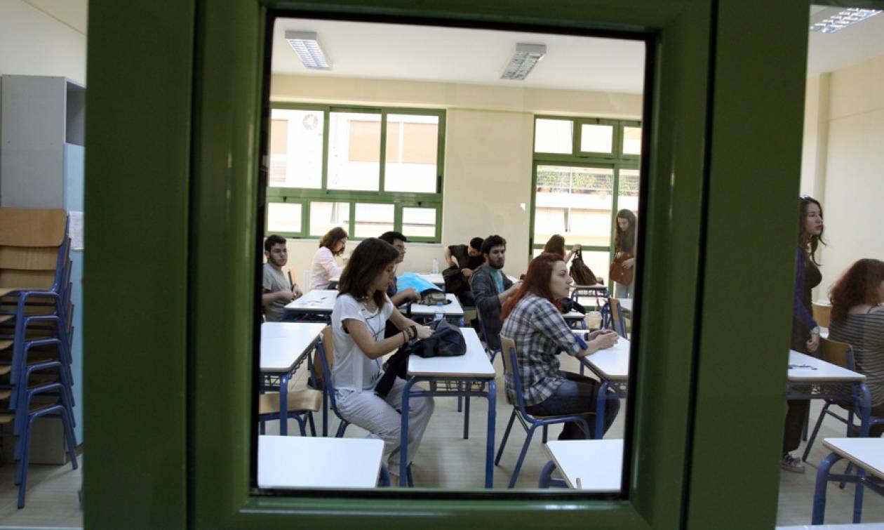 Πανελλήνιες 2015: «Έπεσε» το site του Υπουργείου Παιδείας