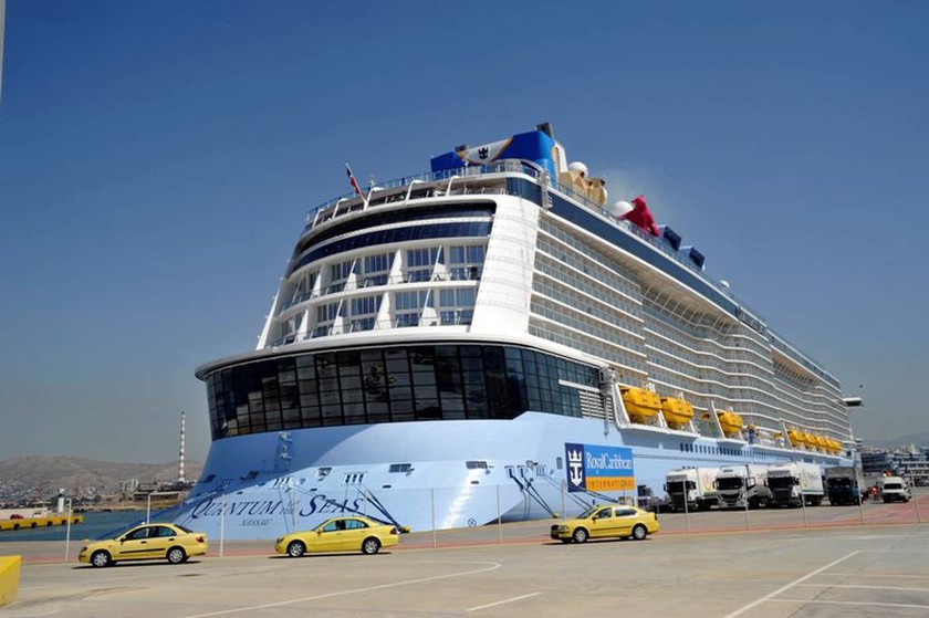 Στον Πειραιά το 3ο μεγαλύτερο κρουαζιερόπλοιο του κόσμου με 5.000 επιβάτες! (Photos και Video)