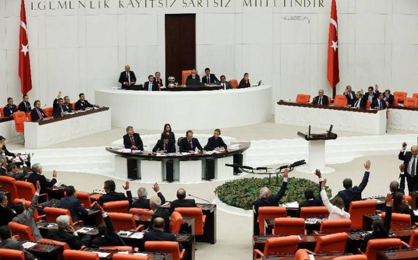 Τουρκία: Το ΑΕΠ στα 800 δισ. δολάρια, με χρέος σε ποσοστό 48,5%, το 2014