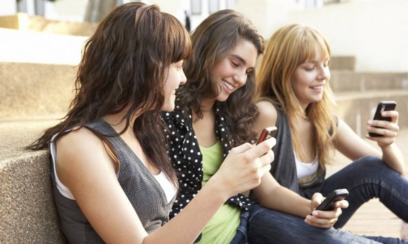 Εφηβοι και smartphones: Μια σχέση με προβλήματα