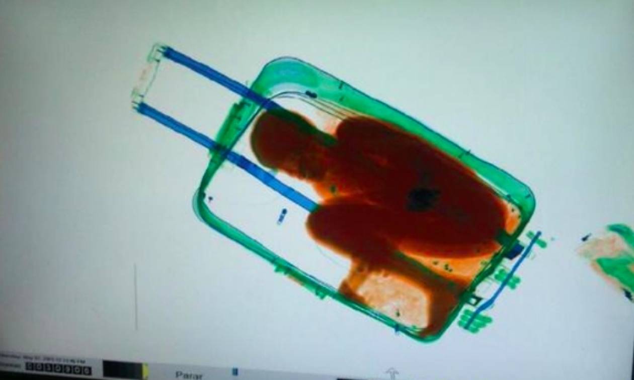 Ισπανία: Προσωρινή άδεια διαμονής στον οκτάχρονο που είχε κρυφτεί σε βαλίτσα