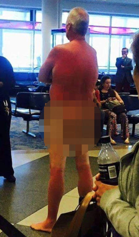 ΗΠΑ: Γυμνή… διαμαρτυρία σε αεροδρόμιο (pics)  