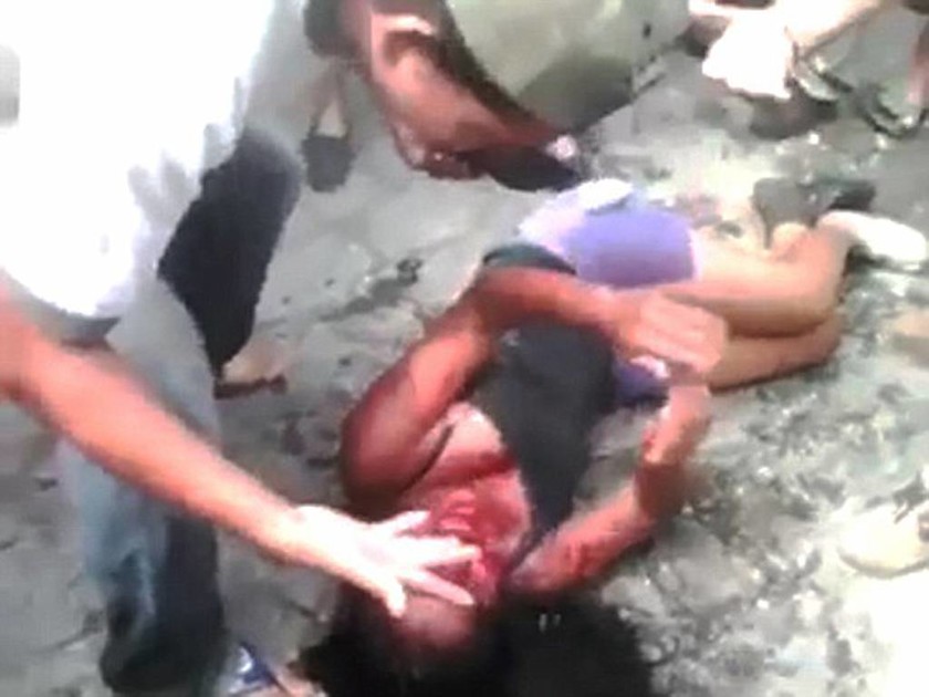 Σοκ: Όχλος λίντσαρε 16χρονη και την έκαψε ζωντανή (pics)  