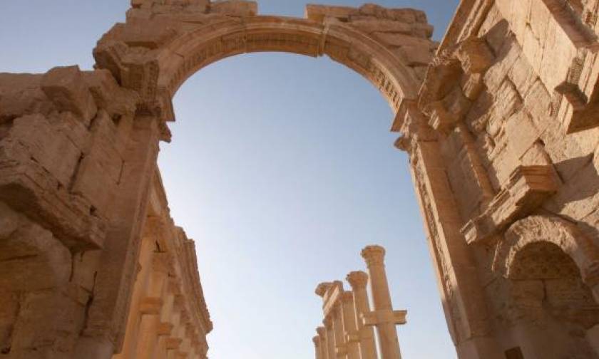 Islamic State raises flag over citadel in Syria's Palmyra