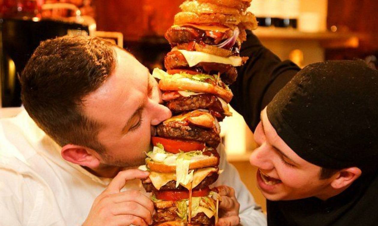 Δείτε το ψηλότερο... burger στη Βρετανία! (video)