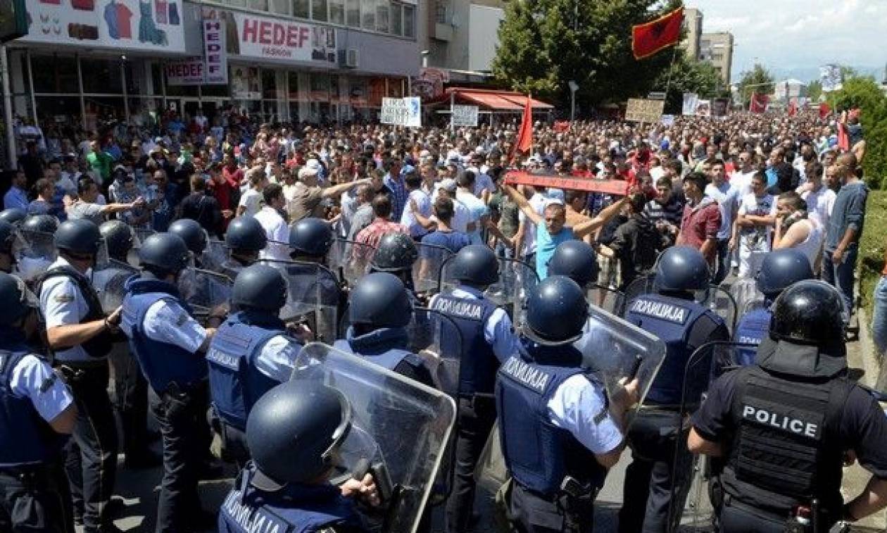 Σκόπια: Χωρίς… φως το τούνελ της πολιτικής κρίσης