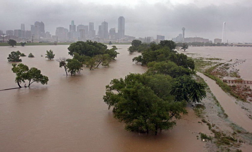 Χάος στο Τέξας και την Οκλαχόμα - Αυξάνεται ο αριθμός των νεκρών από τις πλημμύρες (photos)