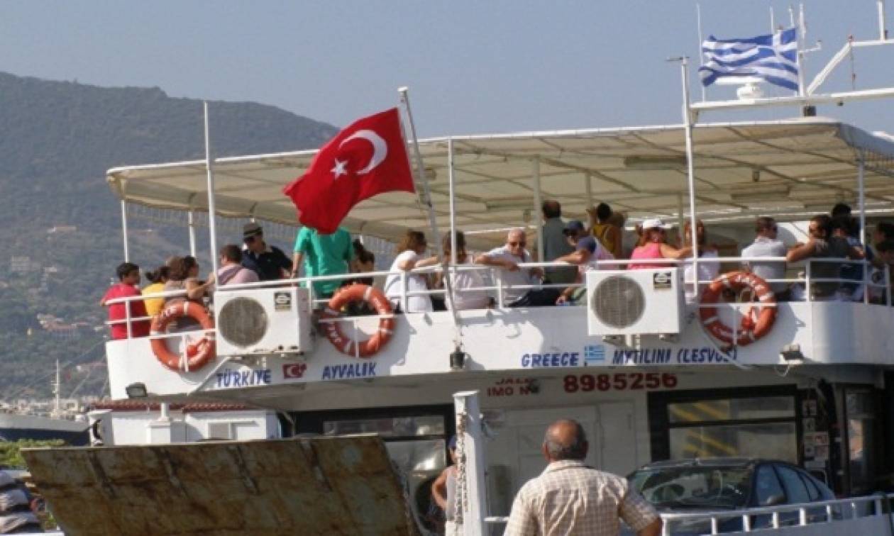 Telegraph: Σύροι πρόσφυγες μπαίνουν στην Ελλάδα με τουριστικά φέρι από την Τουρκία