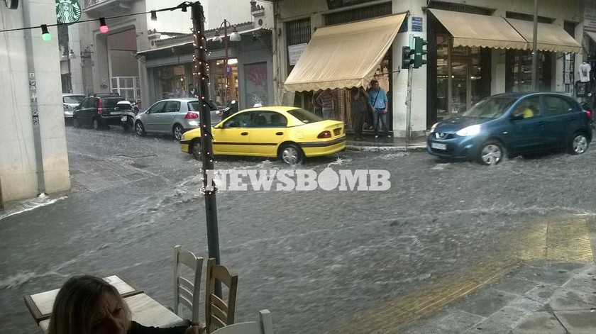 Διακοπή κυκλοφορίας στην Πειραιώς λόγω ισχυρής βροχόπτωσης