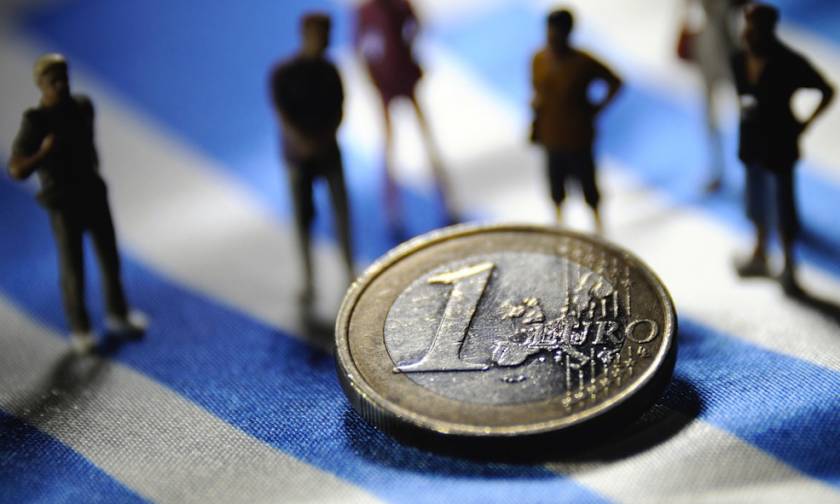Bloomberg: Η Ελλάδα σε πορεία προς παράλληλo νόμισμα όπως στην Κούβα
