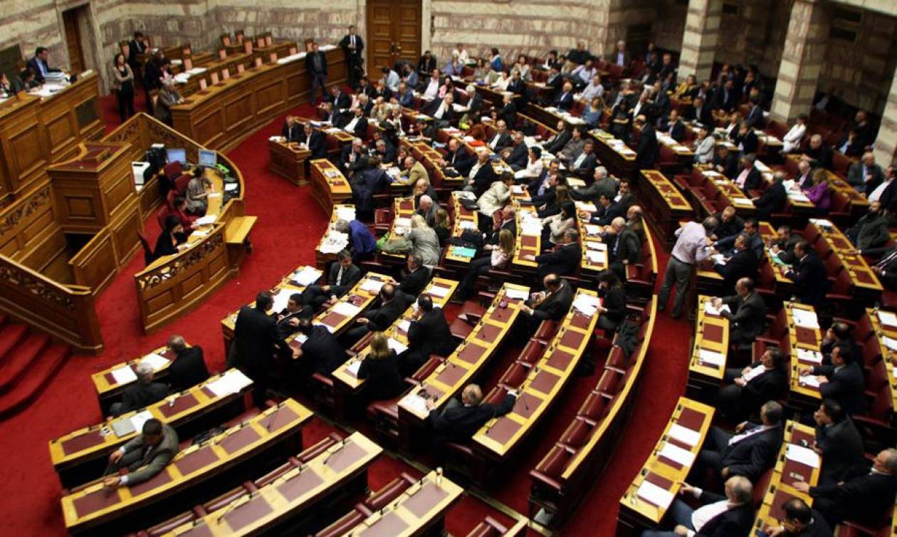 Βουλή: Ένταση στην Εξεταστική με τη δημοσιοποίηση του κειμένου της συμφωνίας κυβέρνησης και EFSF