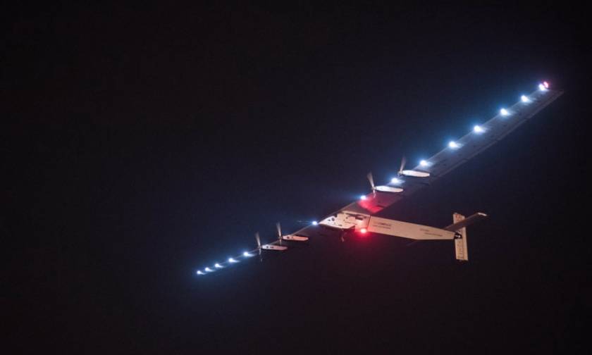 Το ηλιακό αεροσκάφος Solar Impulse 2 απογειώθηκε για ένα μακρύ ταξίδι πάνω από τον Ειρηνικό (pic)