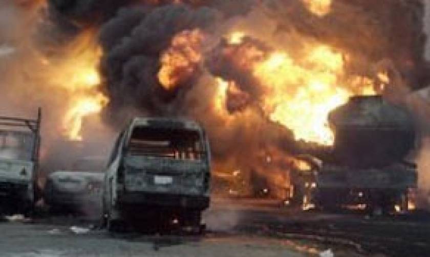 Τραγωδία στη Νιγηρία: Βυτιοφόρο προσέκρουσε σε στάση λεωφορείου – Δεκάδες κάηκαν ζωντανοί (video)