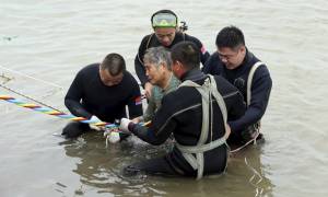 Κίνα: Πέντε νεκροί στο ναυάγιο - Εκατοντάδες αγνοούμενοι (videos)