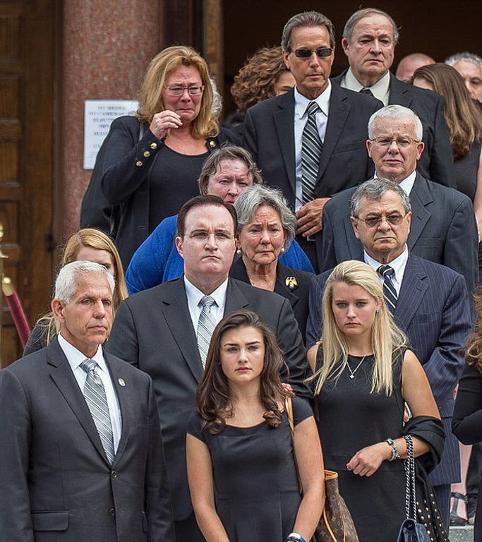 Θρήνος στην κηδεία της οικογένειας των ομογενών στις ΗΠΑ (photos) 