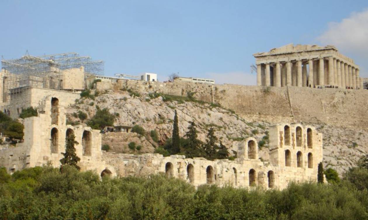 Βανδαλισμοί στον αρχαιολογικό χώρο της Ακρόπολης (photos)