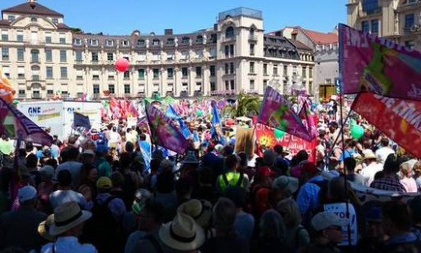 Μόναχο: Πάνω από 20.000 άτομα στη διαδήλωση διαμαρτυρίας για τη σύνοδο της G7