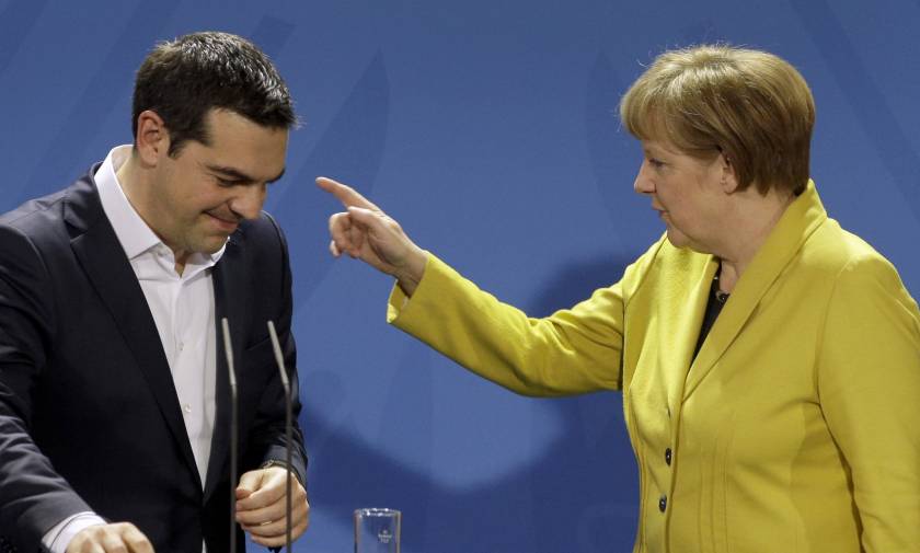 Spiegel: Για τη συνεχιζόμενη κρίση στην Ελλάδα φταίει η Μέρκελ