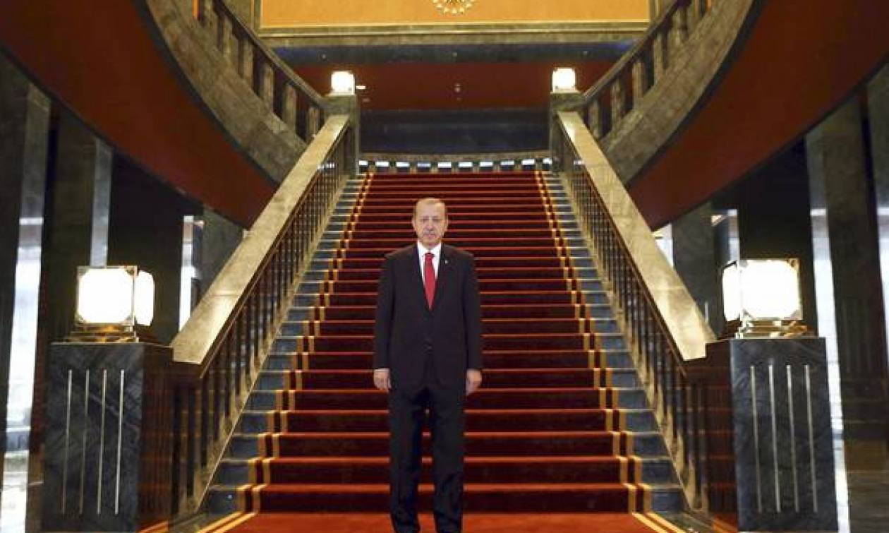 Ερντογάν: «Το πρωθυπουργικό γραφείο ήταν γεμάτο κατσαρίδες, γι’αυτό μετακόμισα»