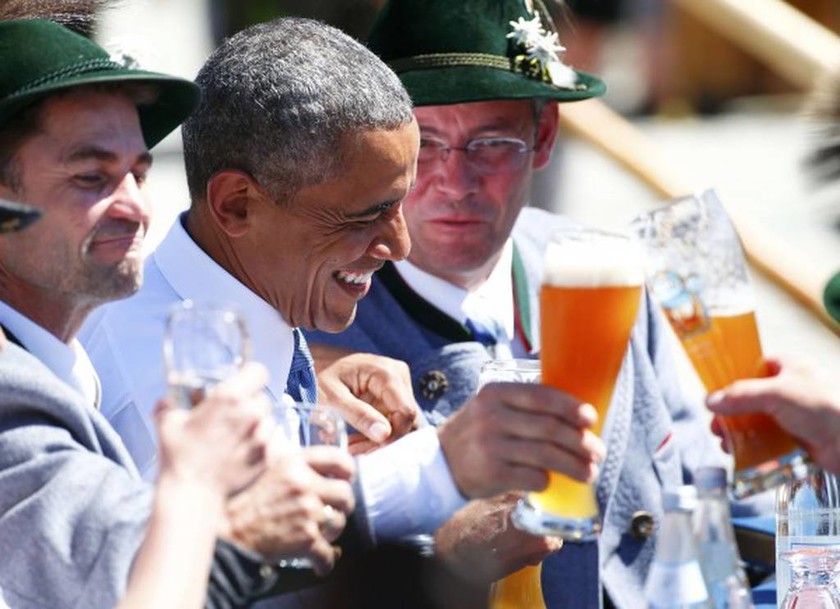 Μπύρες, πρέτζελ και... ασπασμοί για Ομπάμα-Μέρκελ στη Σύνοδο G7 (photos)