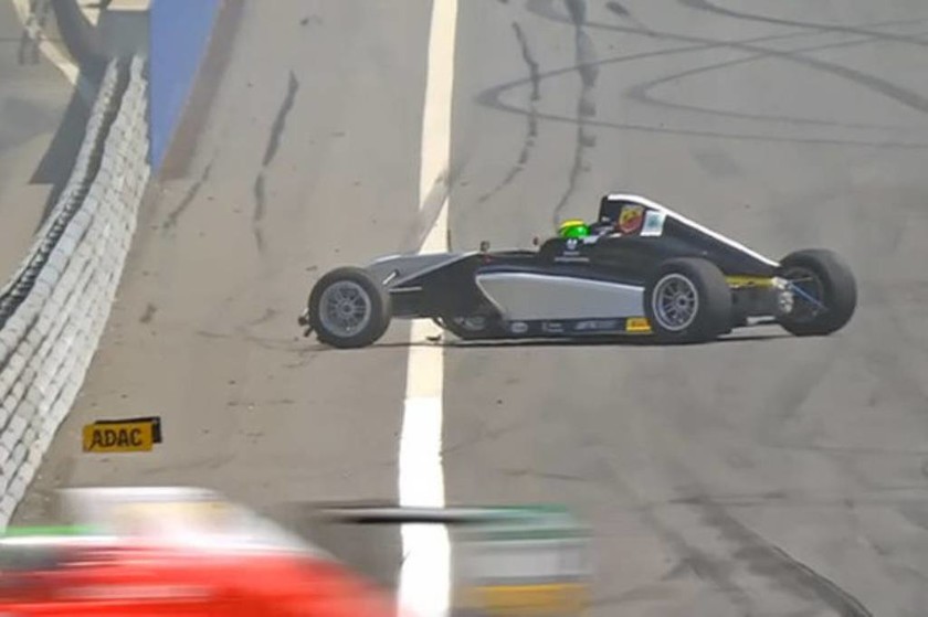 Formula 4: Ατύχημα για τον Mick Schumacher (photo)