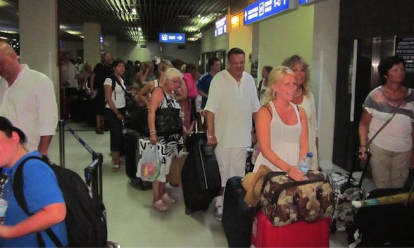 Δημόσιοι υπάλληλοι και συνταξιούχοι με εισόδημα 50.000 ευρώ οι τουρίστες στα Χανιά
