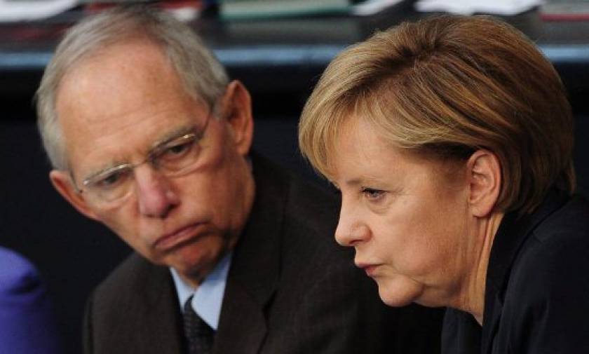 Bloomberg: Βαθαίνει το χάσμα μεταξύ Μέρκελ-Σόιμπλε για την Ελλάδα