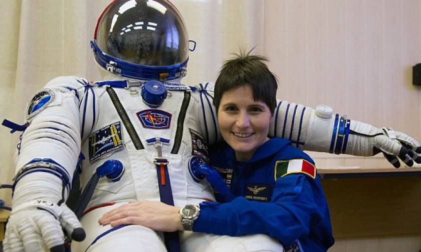 Η 38χρονη Ιταλίδα που έσπασε το ρεκόρ συνεχόμενης παραμονής στο διάστημα