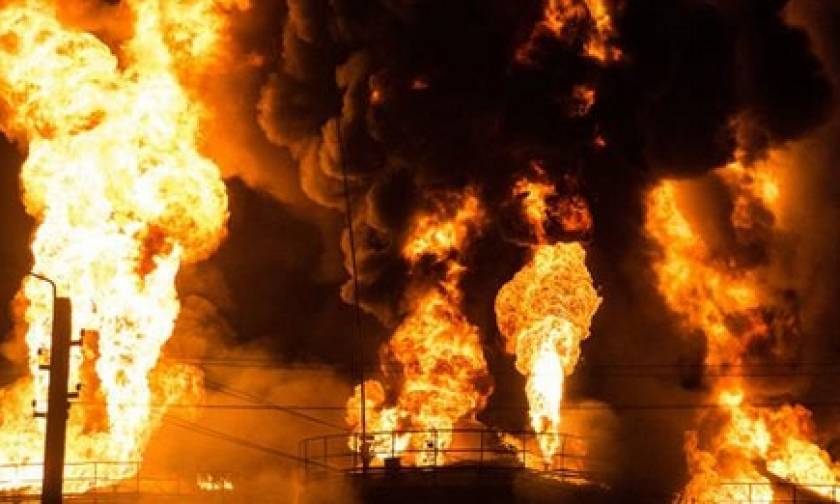 Ουκρανία: Νεκροί πυροσβέστες και χάος από μεγάλη πυρκαγιά σε πετρελαϊκές εγκαταστάσεις