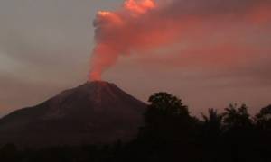 «Ξύπνησε» ηφαίστειο στην Ινδονησία (video)