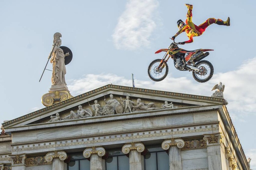 Red Bull X-Fighters: Οι Star του Freestyle Motocross στην Αθήνα