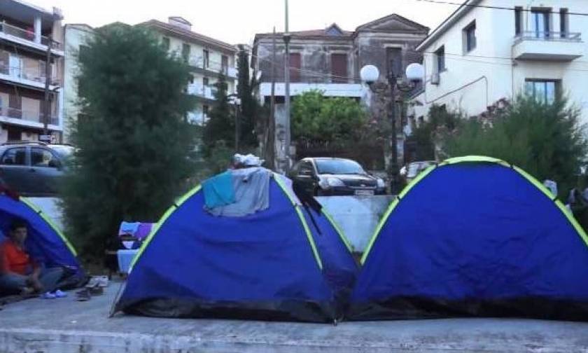 Μυτιλήνη: Ουρές από μετανάστες έξω από οίκο ανοχής (video)