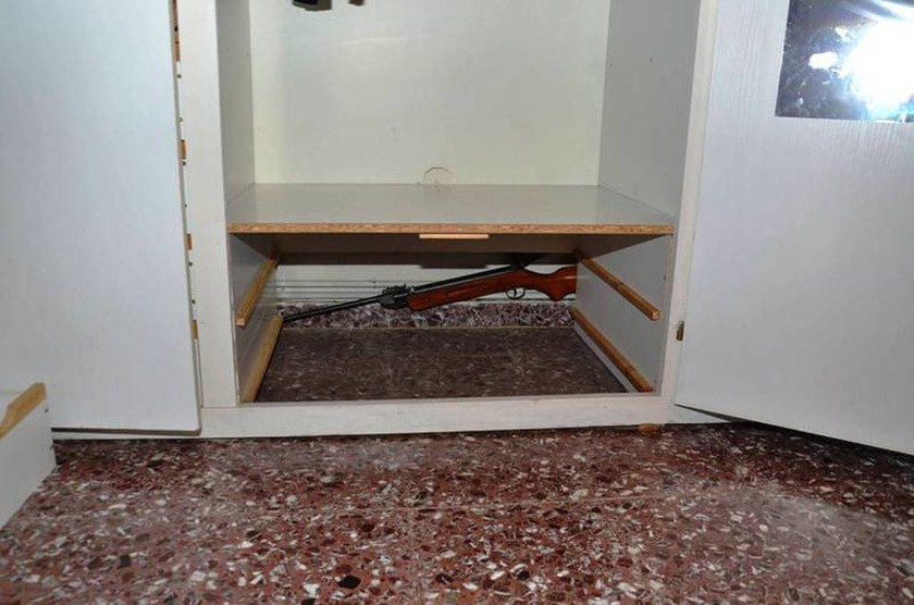 Αυτά εντόπισαν οι αστυνομικοί στα κρυσφήγετα των ληστών του Διστόμου (photos)