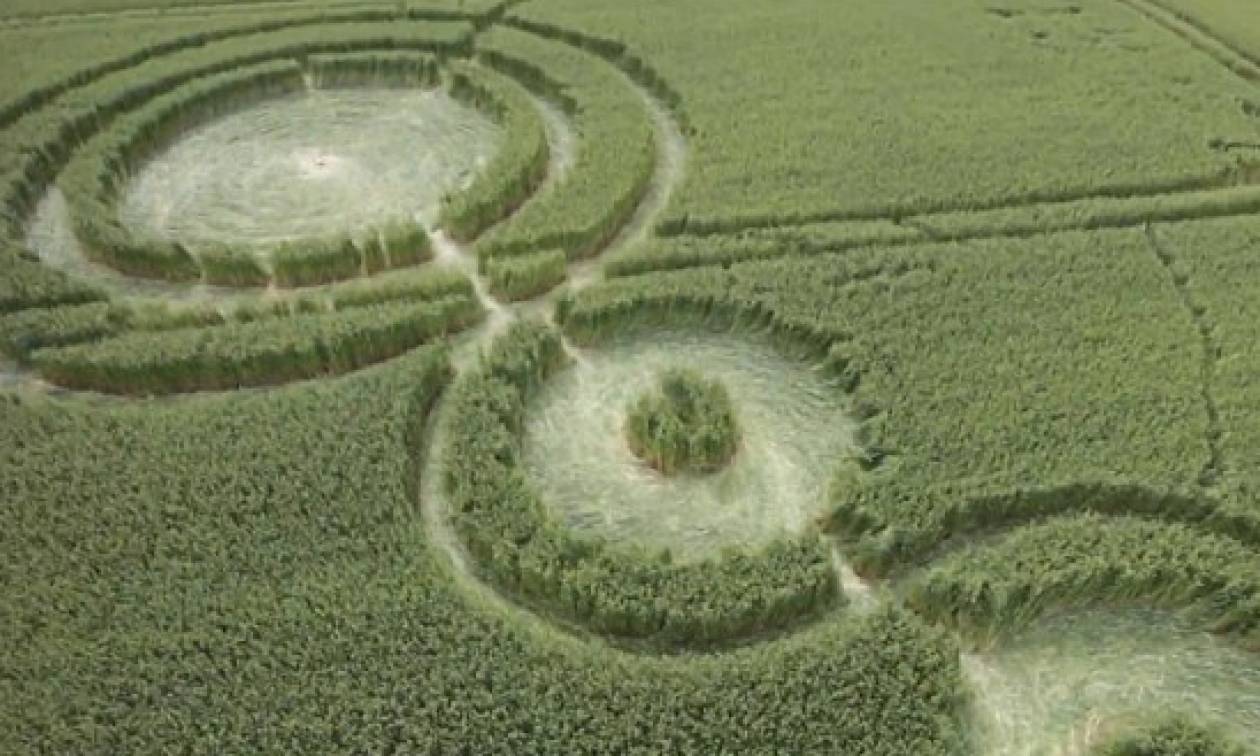 Δουλειά των εξωγήινων; Μυστηριώδεις κύκλοι σε χωράφι στη Ρωσία (photos)