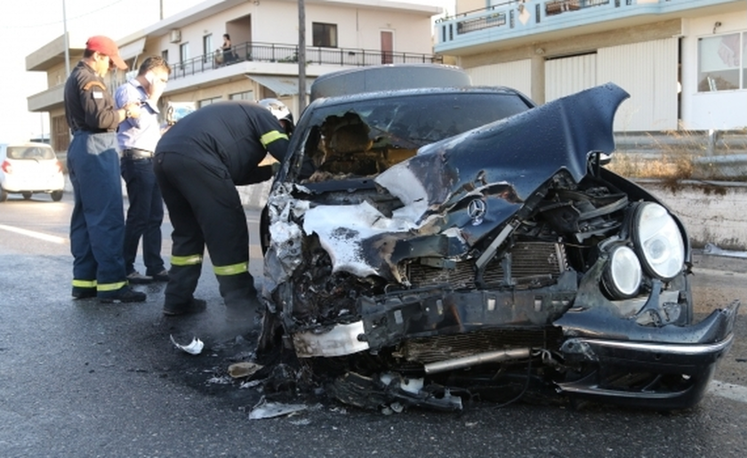Κρήτη: Σοβαρό τροχαίο με τραυματίες στον ΒΟΑΚ - Αυτοκίνητα τυλίχθηκαν στις φλόγες (pics)