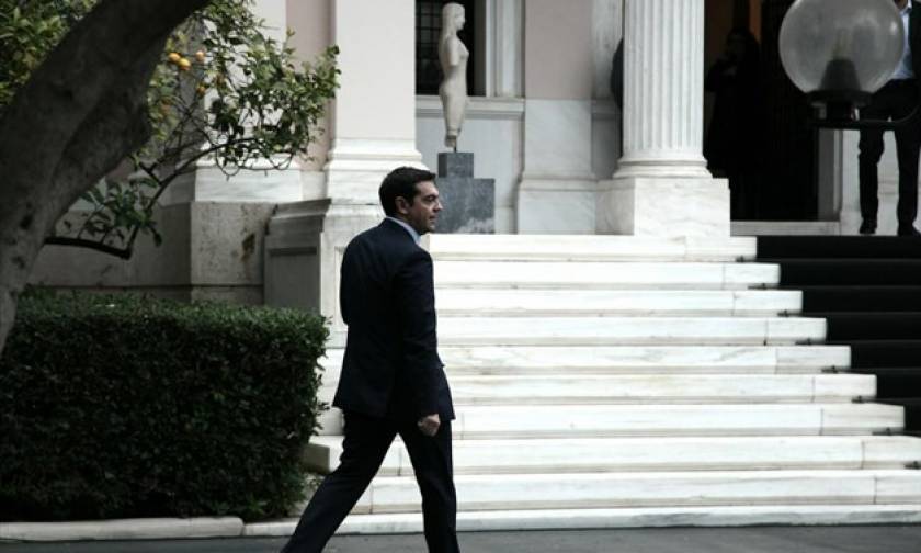 Σειρά επαφών Τσίπρα με υπουργούς εν όψει του νέου γύρου διαπραγματεύσεων