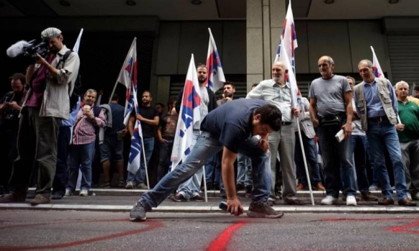 Guardian: Η Ελλάδα στο πιο κρίσιμο σταυροδρόμι - Ιστορική η απόφαση Τσίπρα
