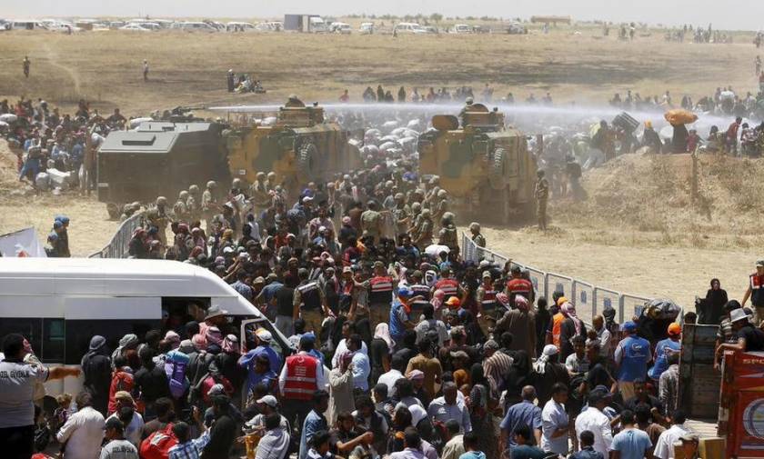 Τουρκία: Άνοιξαν το πέρασμα του Ακτσάκαλε για τους Σύρους πρόσφυγες